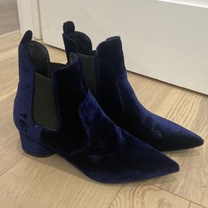 Kendall and Kylie brand crush velvet navy blue pointy toe boots